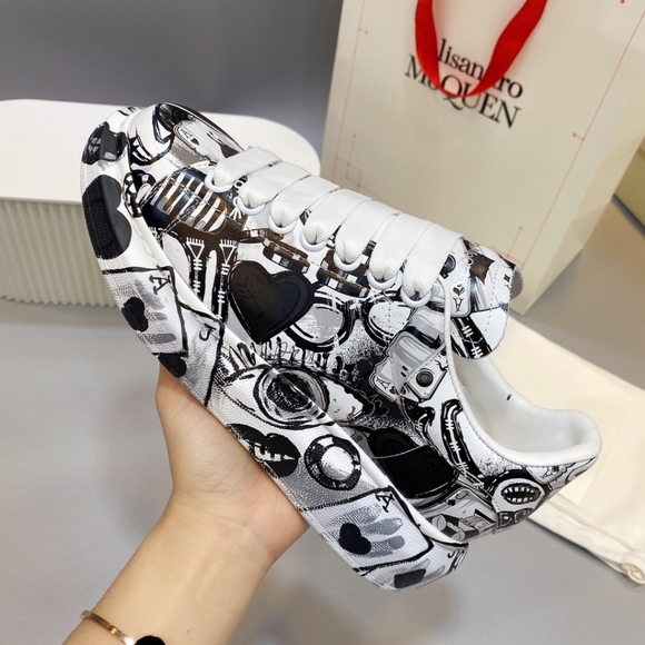 ๐Alexander McQueen Nice sneakers ๐๐ - Picture 2 of 6